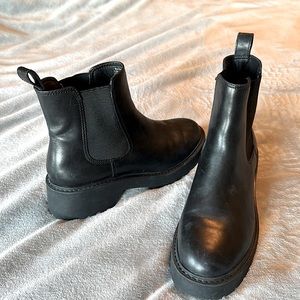 Steve Madden black leather upper ankle boots excellent condition size 8.5